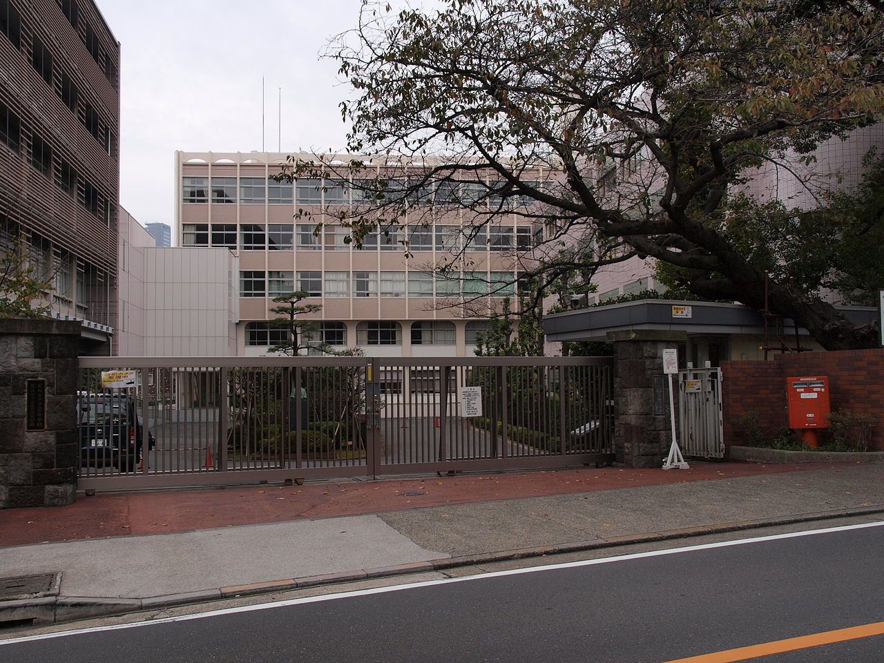 実践 女子 学園 飛び降り